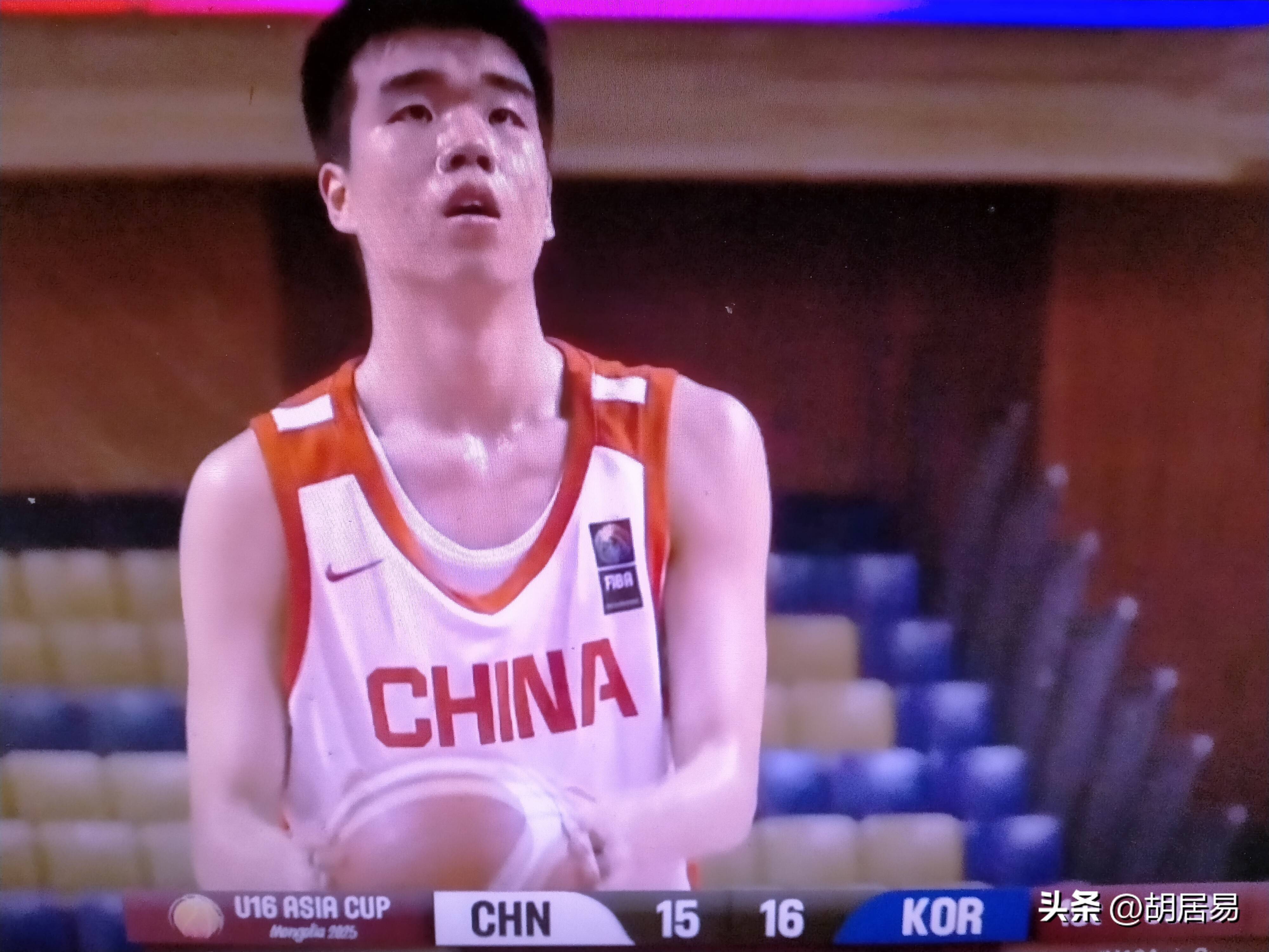 窗口期CBA季后赛焦点战，拜仁慕尼黑战术微调，气氛紧张，团队化学反应显著的简单介绍