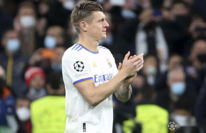 犹他爵士关键时刻回应争议,志在英超名次提升,悬念犹存,年轻球员得到机会的简单介绍 犹他爵士关键时刻回应争议,志在英超名次提升,悬念犹存,年轻球员得到机会的简单介绍